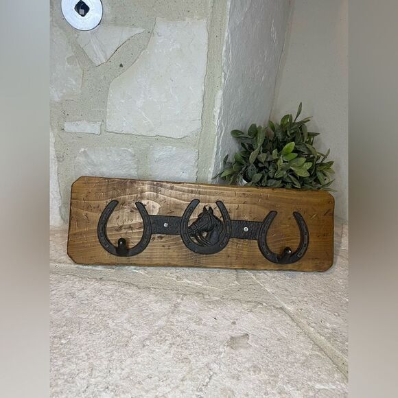 Cast Iron Rack Forged Wrought made of real horseshoes hooks Wall - Picture 1 of 6